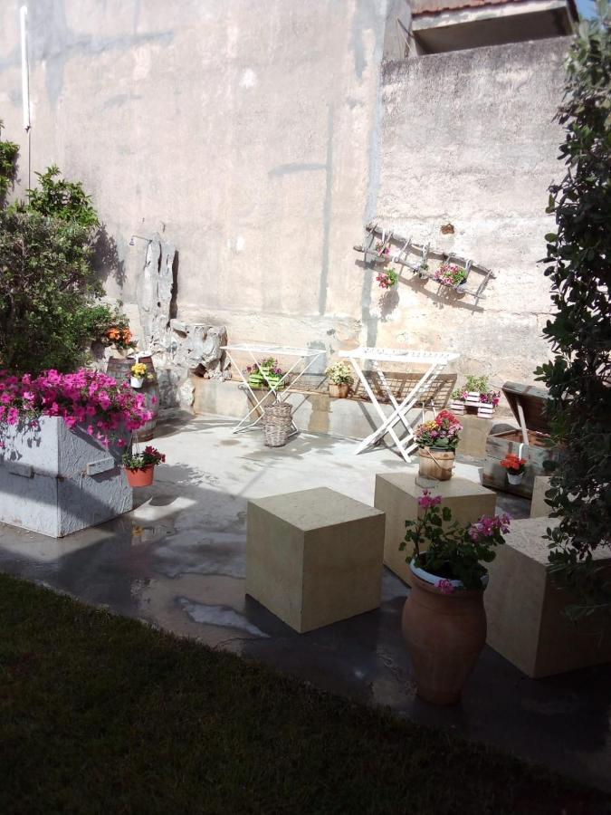 مبيت وإفطار كوستوناتشي La Casa Dei Nonni المظهر الخارجي الصورة
